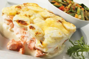 Salmão Gratinado com Molho Branco