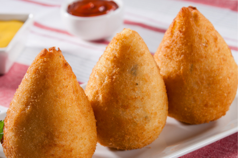 Coxinha de Frango com Massa de Batata